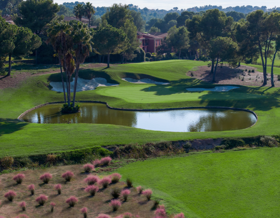 La reforma del campo del Club de Golf El Bosque permite reducir su consumo hídrico anual un 26%'